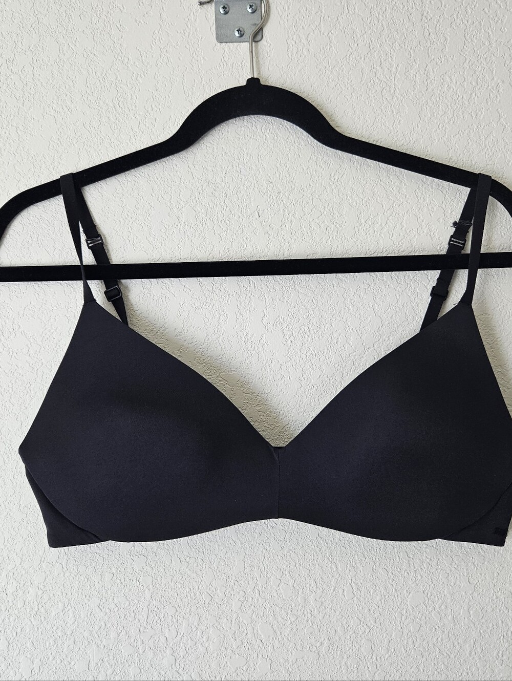 Skims Wireless Firm Tshirt Bra Size 38b